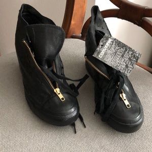 Converse women’s wedge leather sneakers. Sz 8